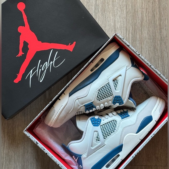 Jordan 4 Military Blue - size 8 - Picture 6 of 7